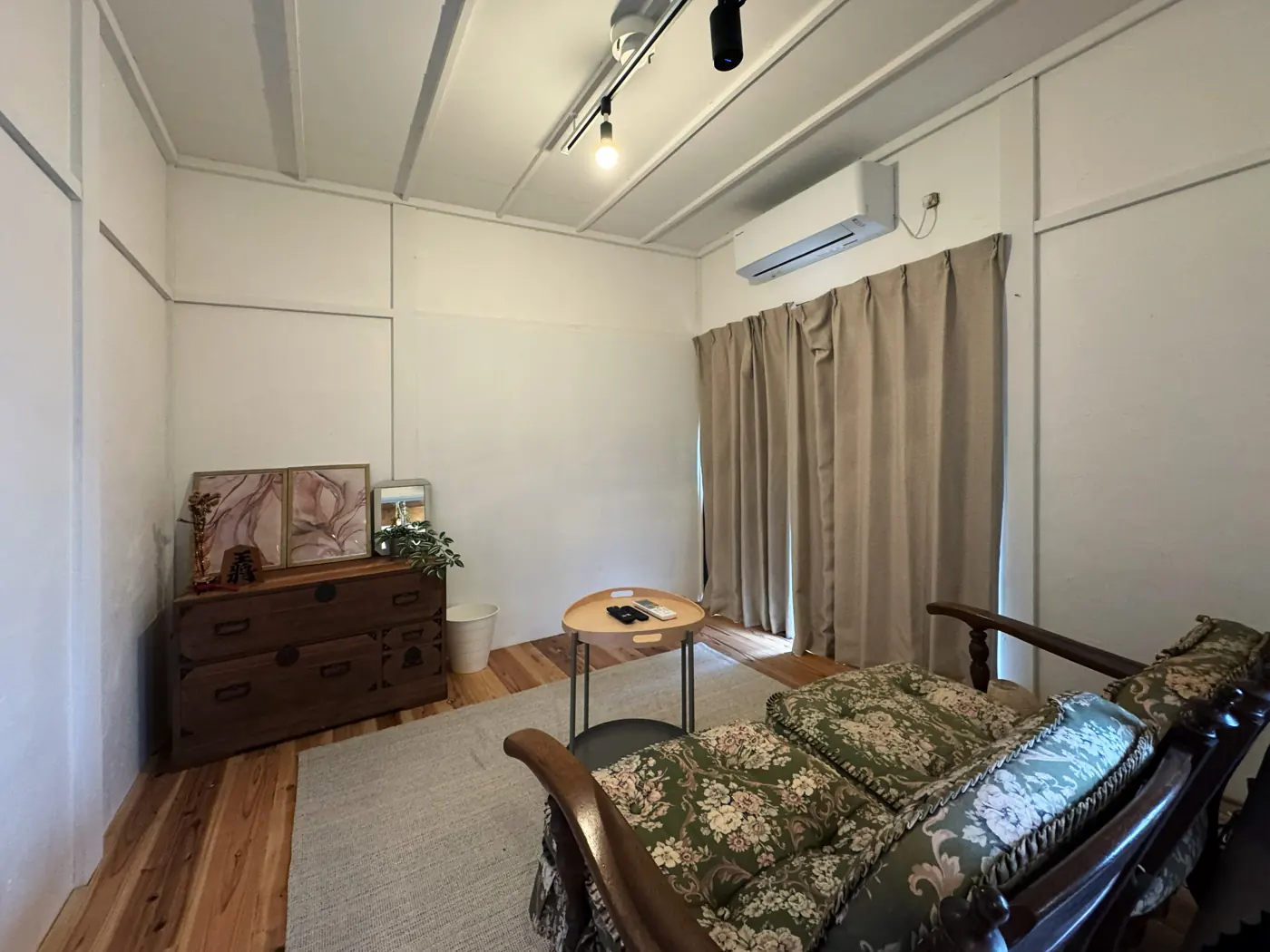 プロジェクターで映画が見られる部屋